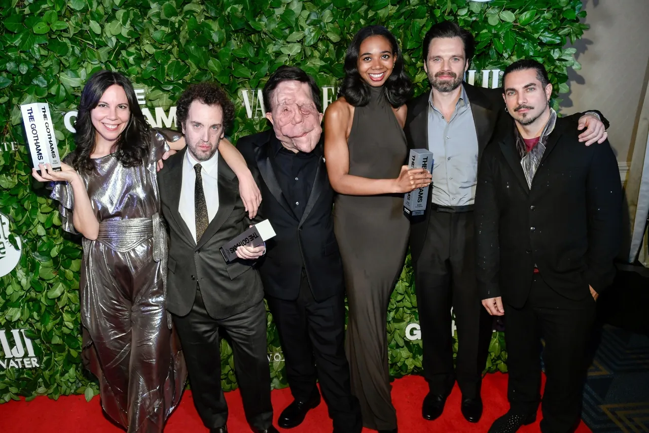 Comedia oscura 'A Different Man' triunfa sorpresivamente en los Premios Gotham