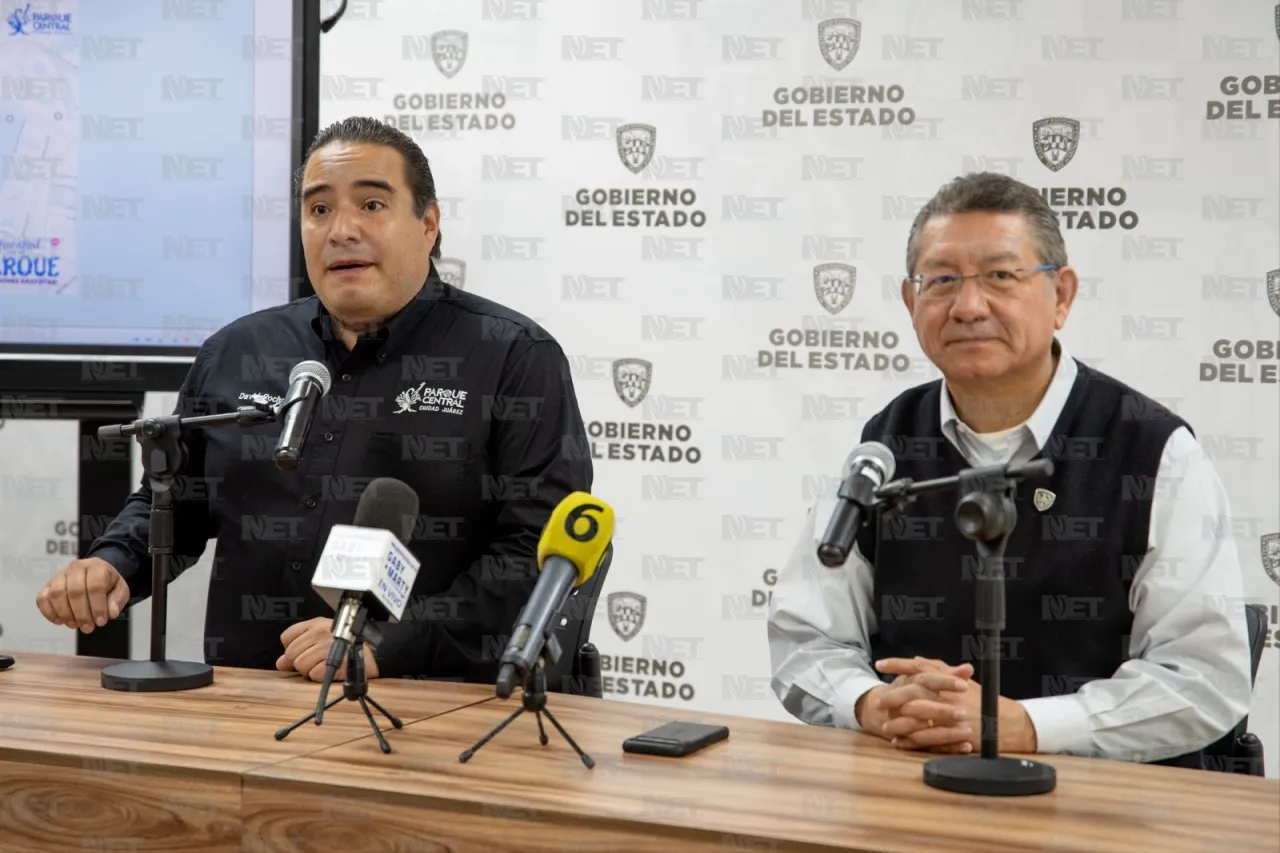 Invitan a juarenses al encendido del árbol en el Parque Central