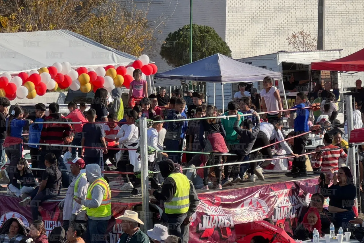 Realizan tradicional posada con rifa y música norteña para comerciantes