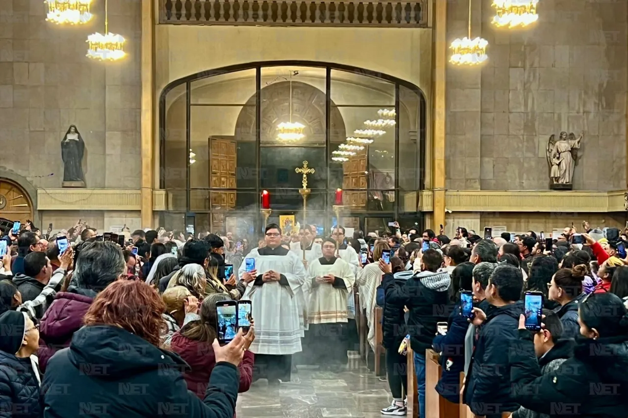 Danza, folklor, mariachi y fe al interior de la catedral