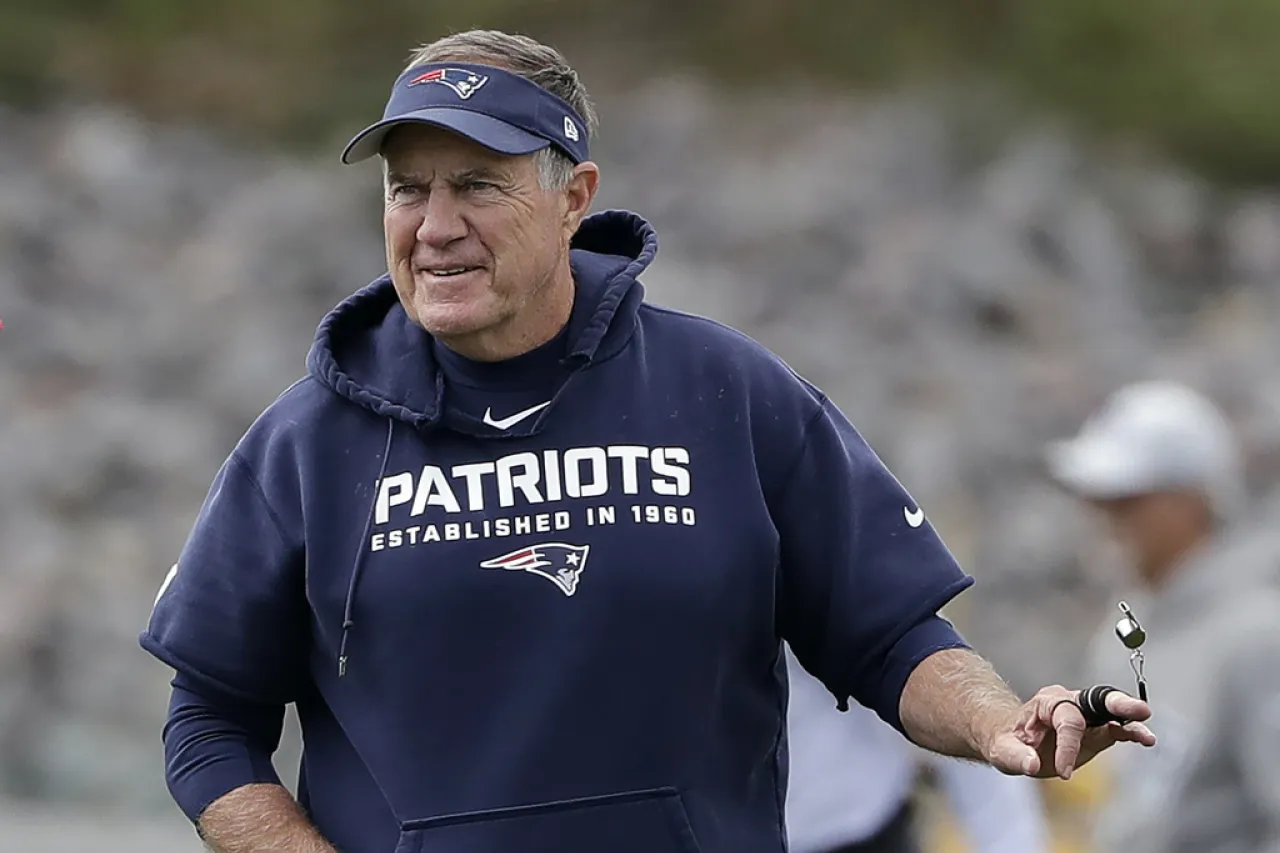 North Carolina anuncia contrato con Bill Belichick como head coach