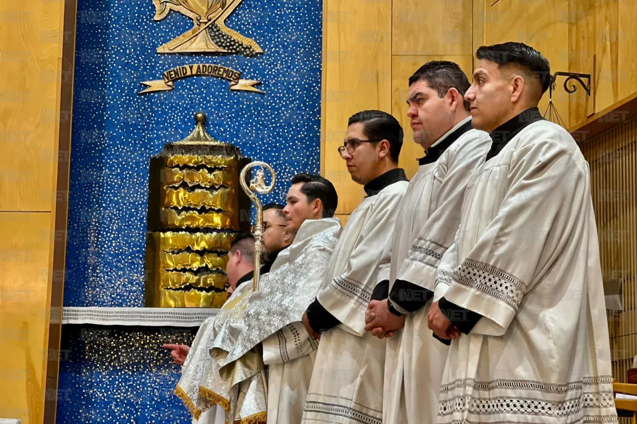 Danza, folklor, mariachi y fe al interior de la catedral