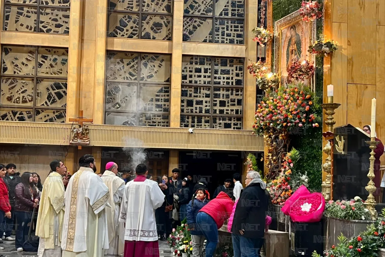 Danza, folklor, mariachi y fe al interior de la catedral