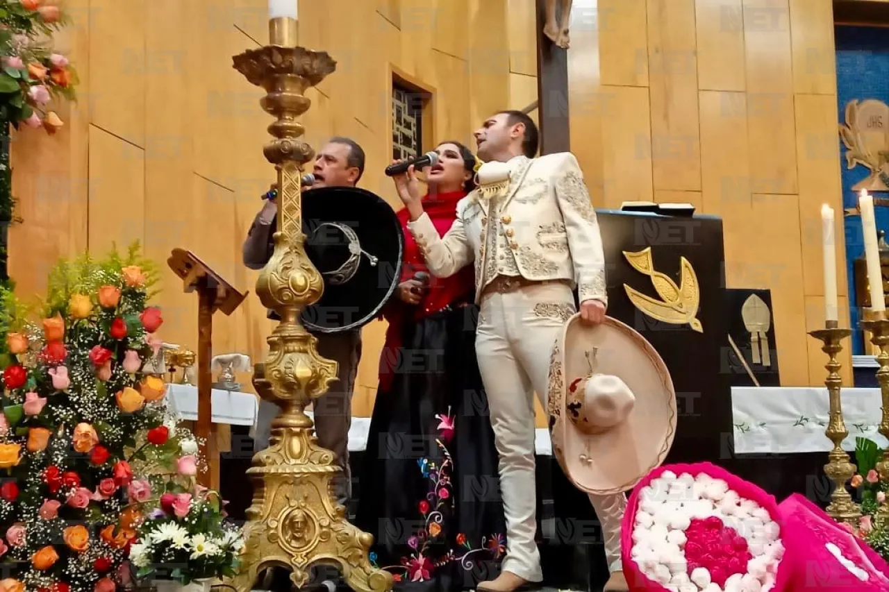 Danza, folklor, mariachi y fe al interior de la catedral