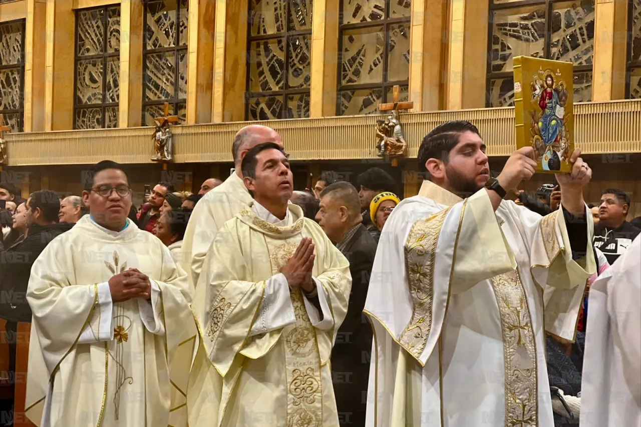 Danza, folklor, mariachi y fe al interior de la catedral