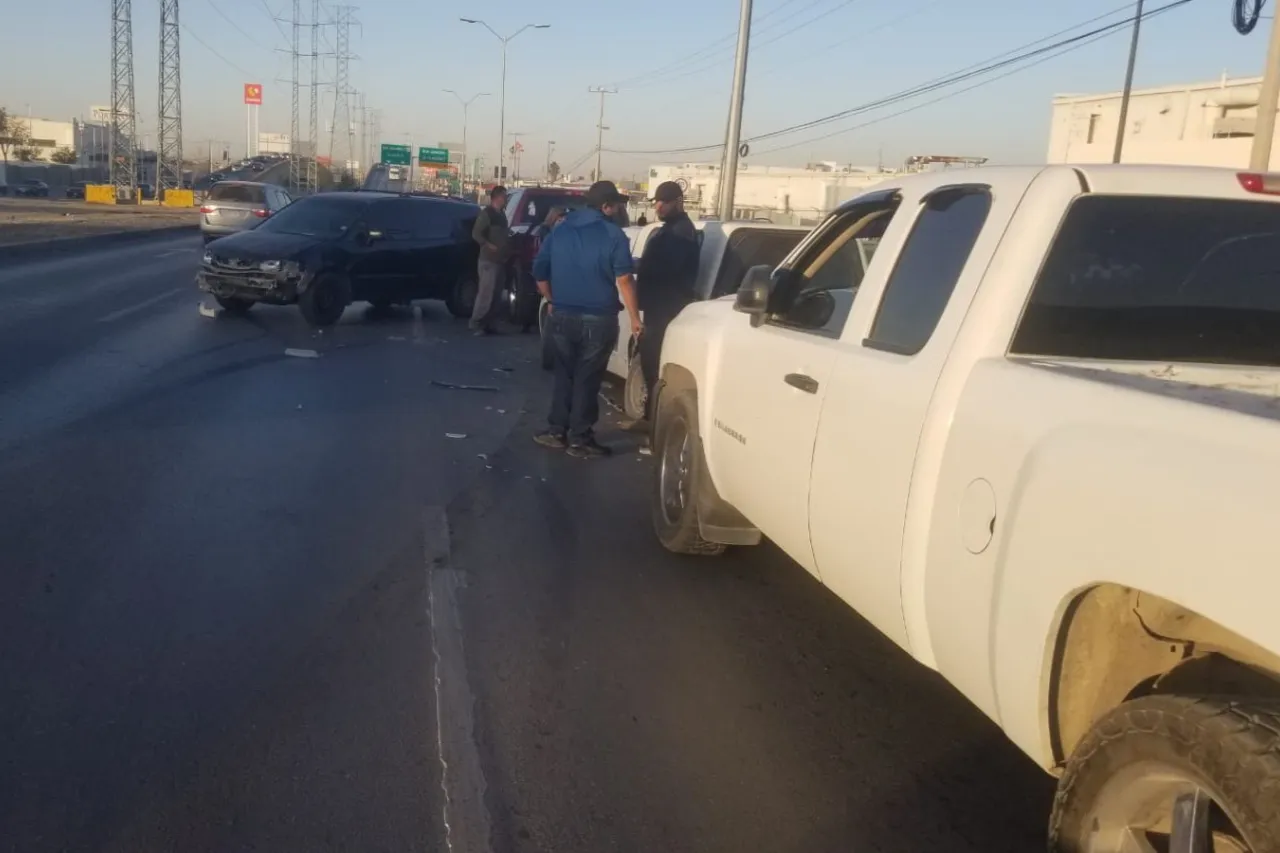 Ocasiona Honda carambola en tráfico de Las Torres