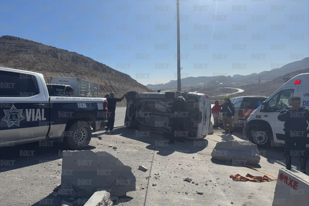 Vuelca camioneta llena de niños en el Camino Real