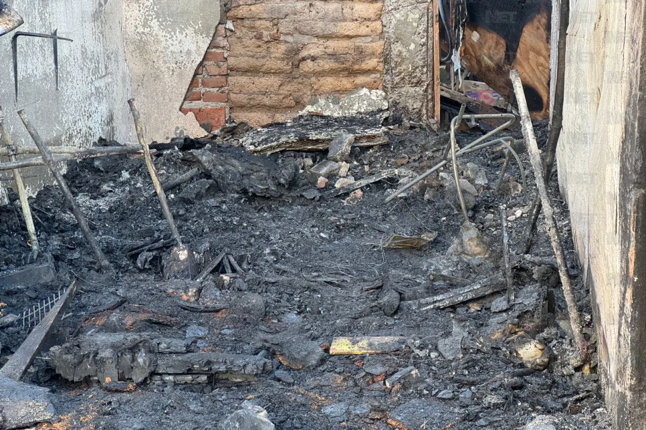 Muere adulto mayor tras incendiarse su casa