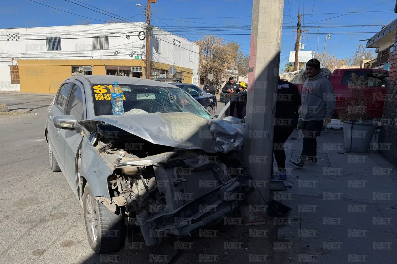 Se canceló el negocio; vehículos en venta chocan en la 5 de Mayo