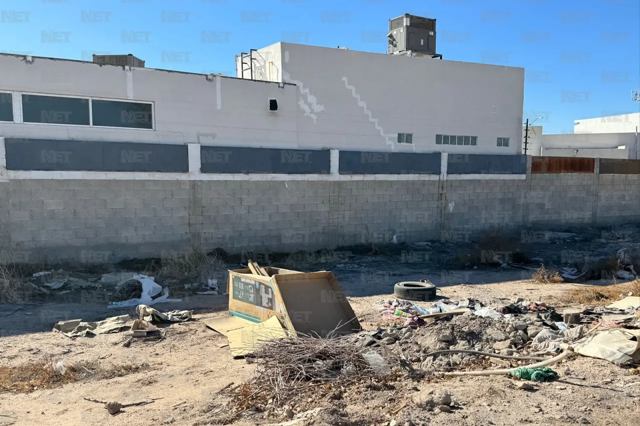 Denuncian vecinos acumulación de desechos en terracería cerca de Valle del Sol