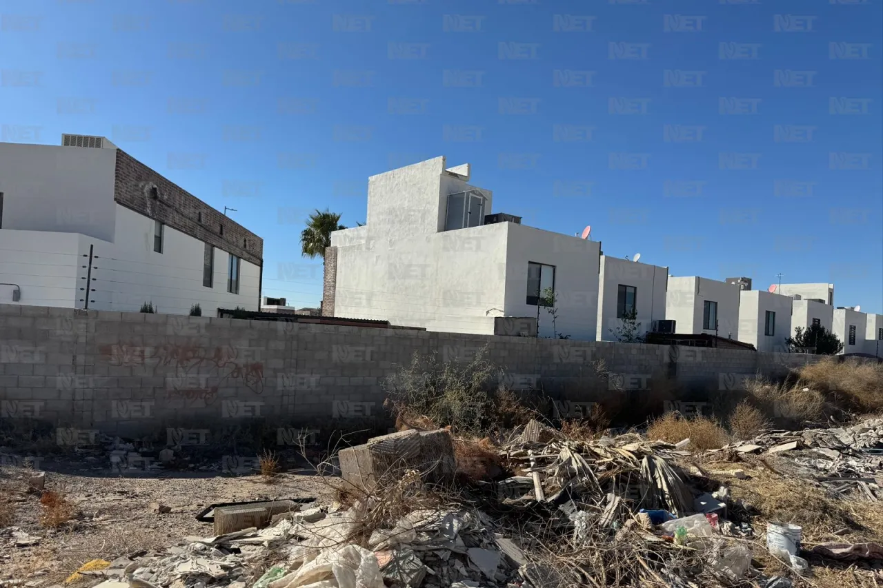 Denuncian vecinos acumulación de desechos en terracería cerca de Valle del Sol