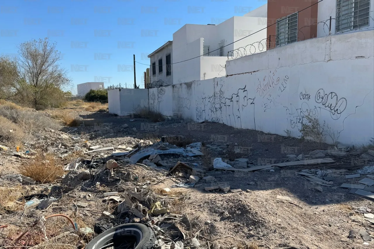 Denuncian vecinos acumulación de desechos en terracería cerca de Valle del Sol