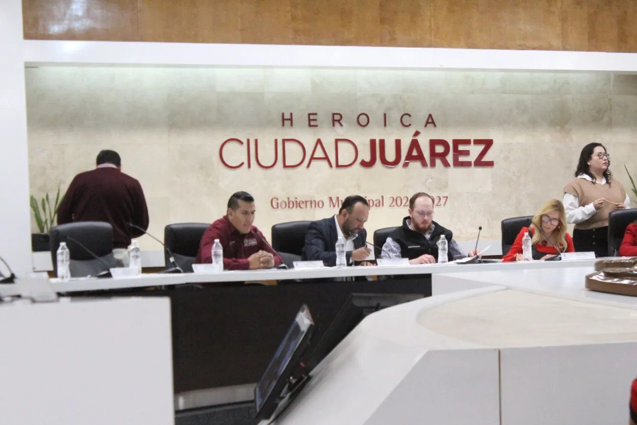 Donará Juárez ambulancias y vehículos a 10 municipios del estado