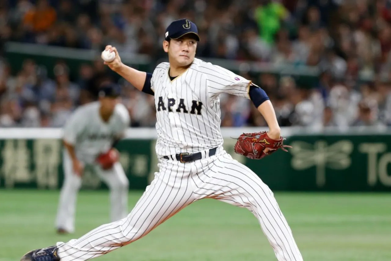 Firman Orioles a lanzador MVP de la Liga Japonesa