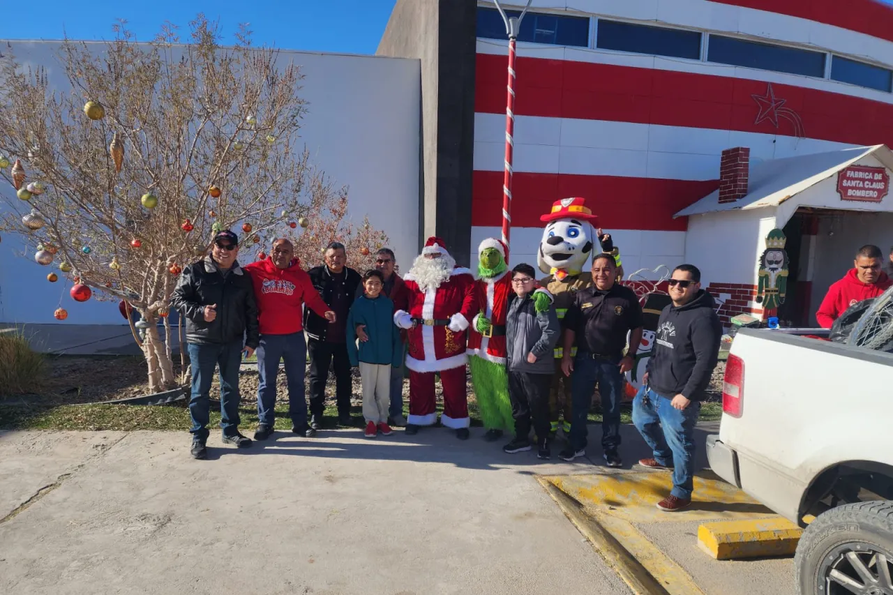 Yonkeros recolectan más de mil 500 juguetes para Santa Bombero