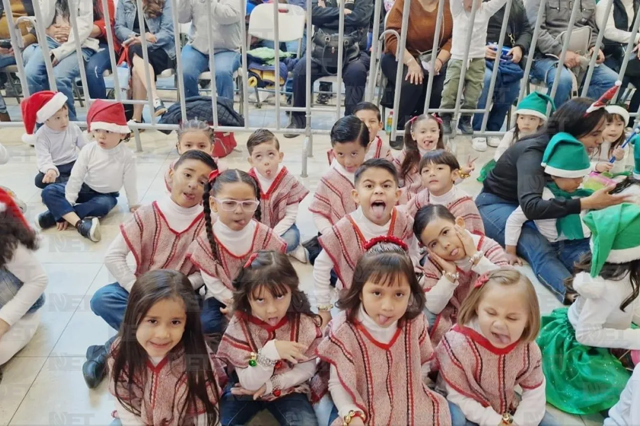 Comparten niños del Rosario Castellanos Coros Navideños