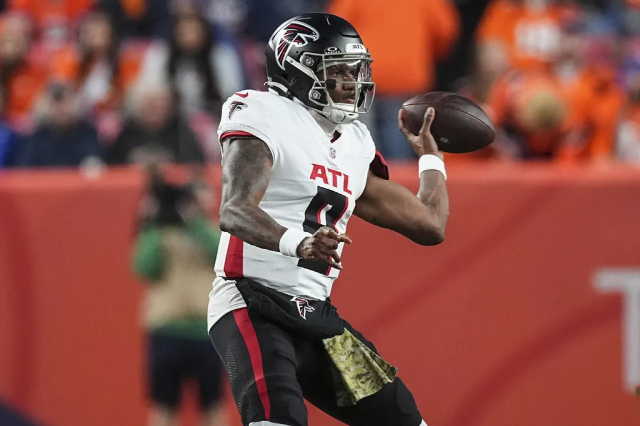 Falcons nombran al novato Michael Penix Jr. como QB titular