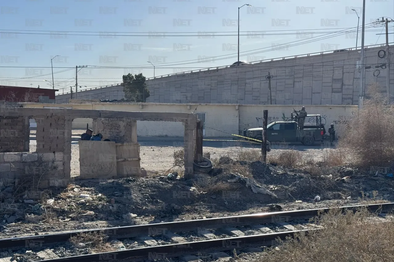 Hallan a hombre sin vida en casa abandonada cerca de las vías del tren