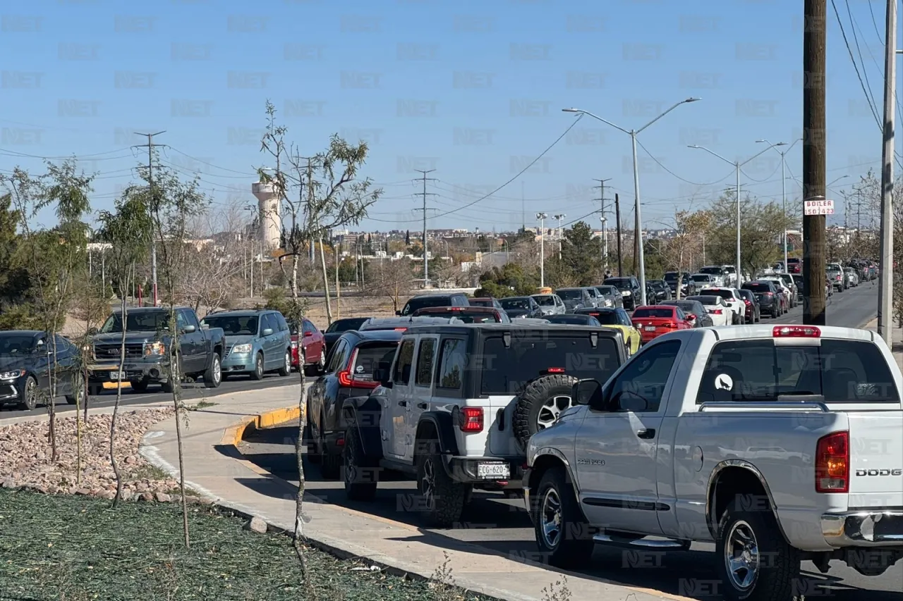 Largas filas y caos vial en el Puente Libre