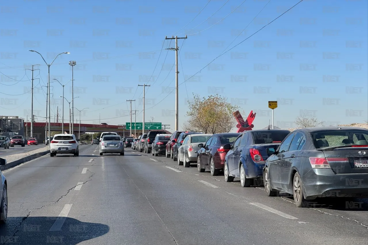 Largas filas y caos vial en el Puente Libre