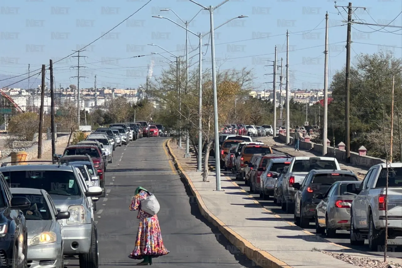 Largas filas y caos vial en el Puente Libre