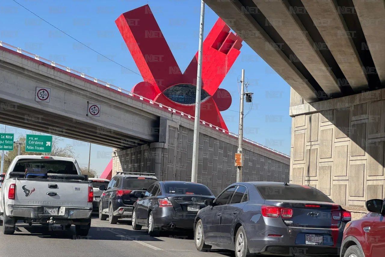 Largas filas y caos vial en el Puente Libre