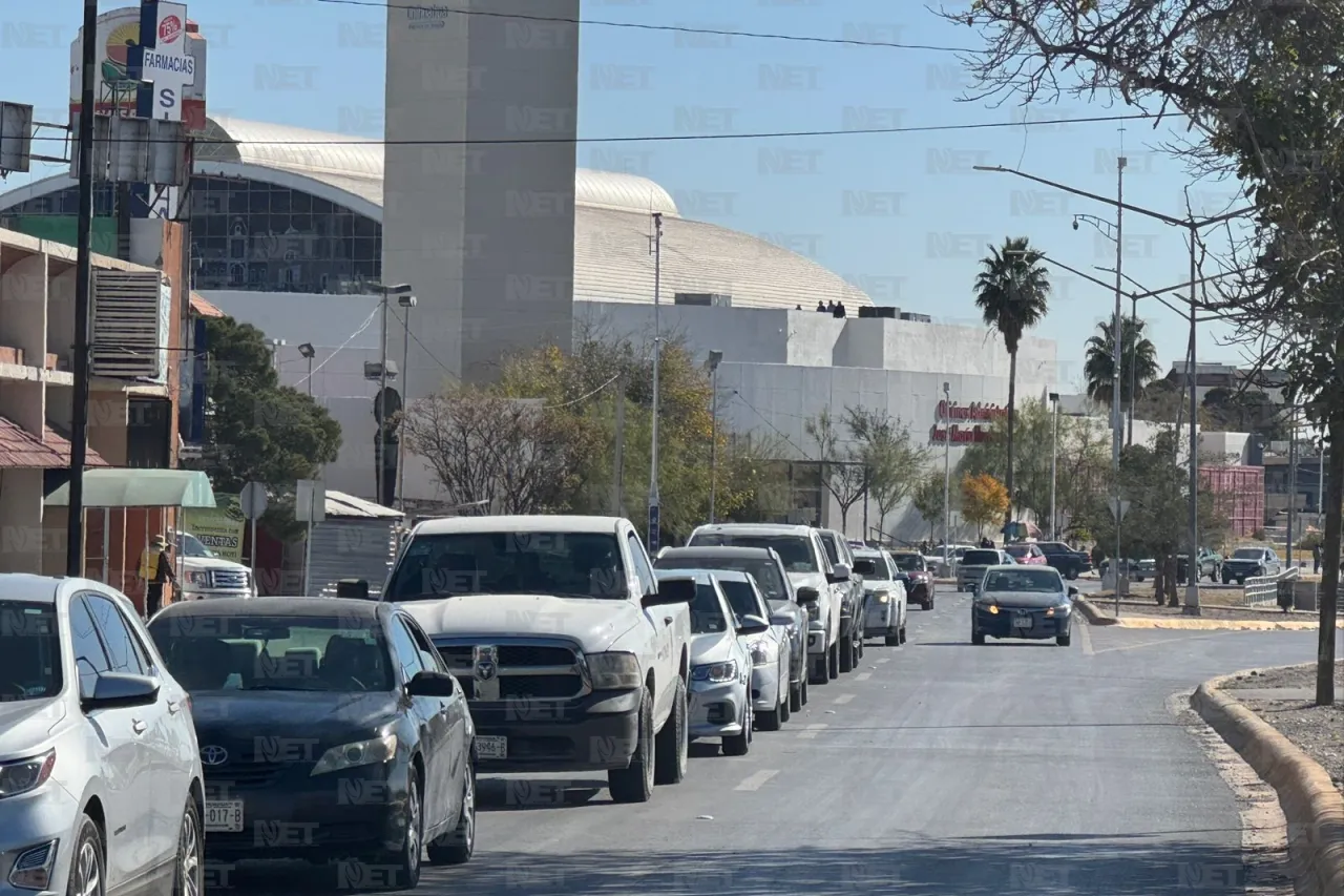 Largas filas y caos vial en el Puente Libre