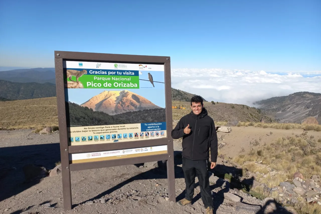 Conquistan bomberos chihuahuenses la montaña más alta de México