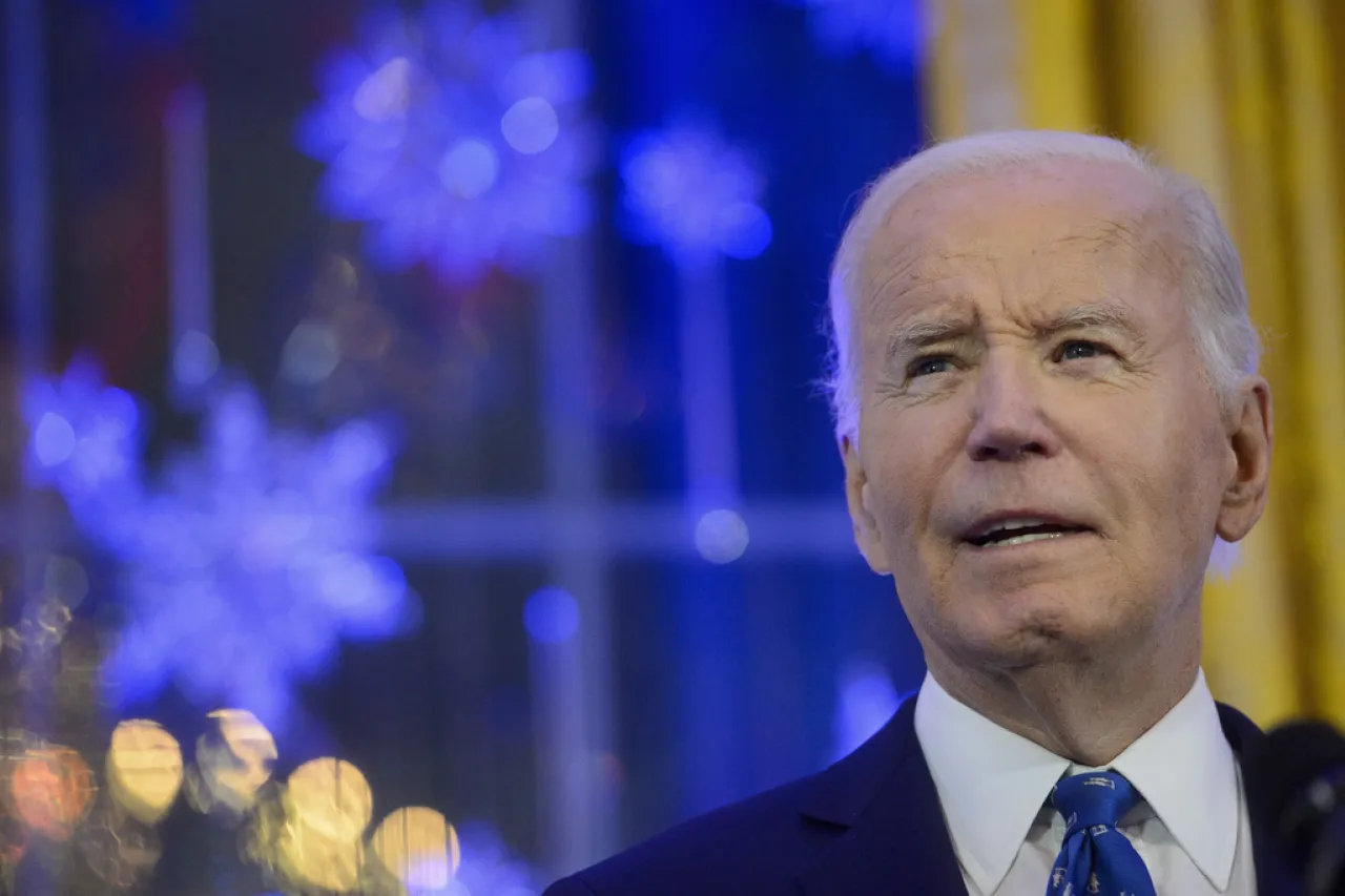 Abandona Biden esfuerzo por cancelar préstamos estudiantiles