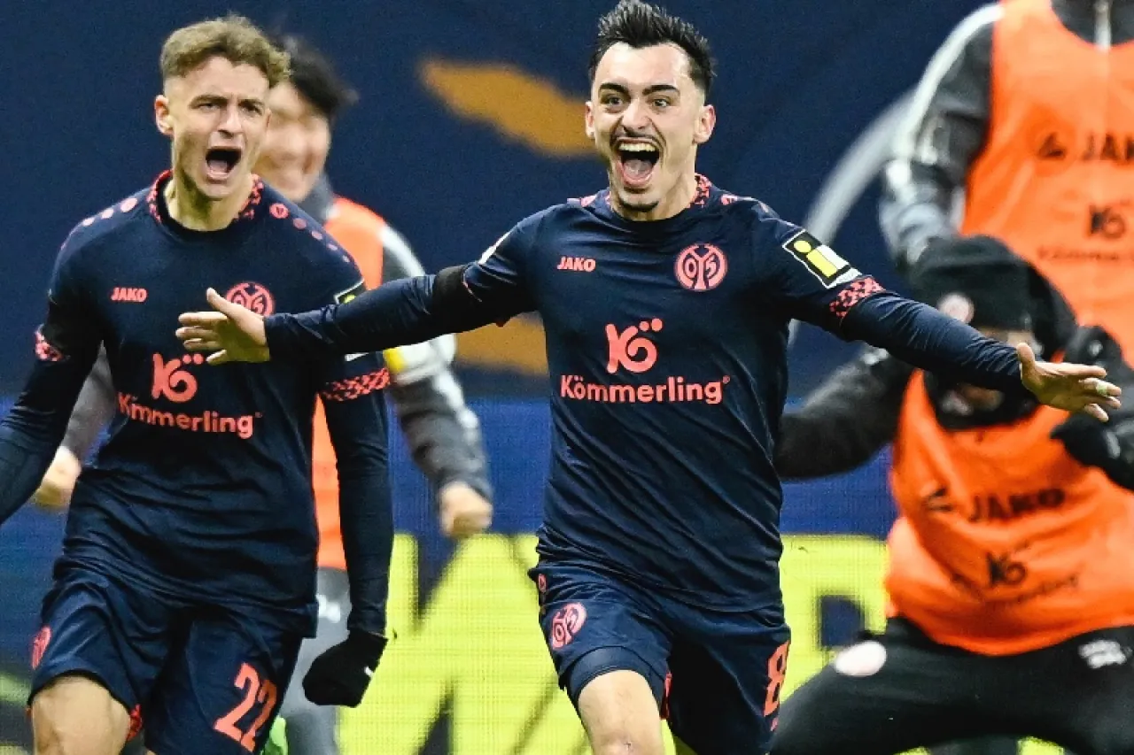 Mainz sorprende al Frankfurt en su casa