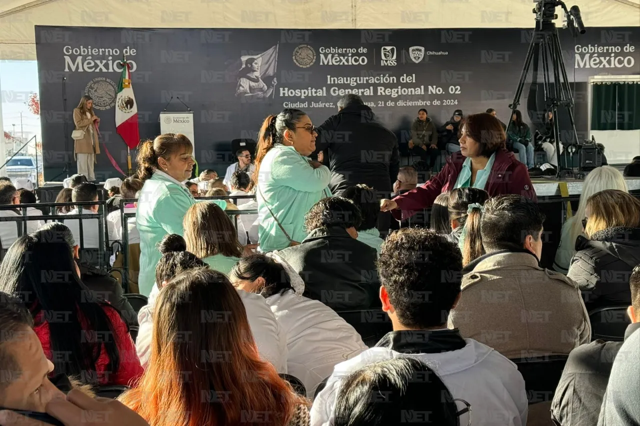 Llegan autobuses con cientos de personas a inauguración de hospital en Juárez