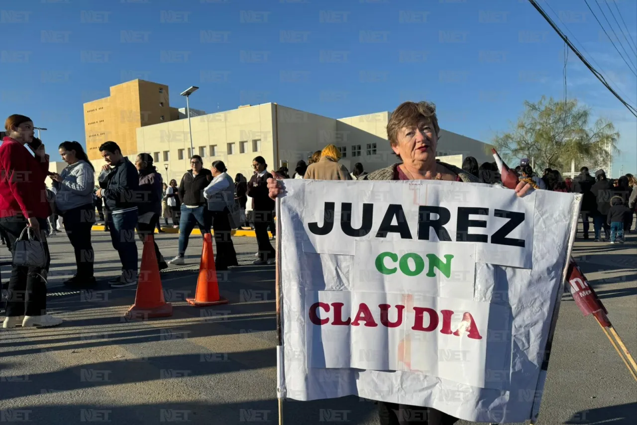 Llegan autobuses con cientos de personas a inauguración de hospital en Juárez