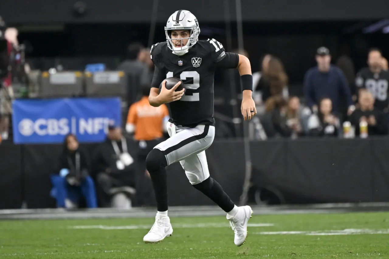 Raiders cortan racha de 10 derrotas tras vencer  a Jaguars