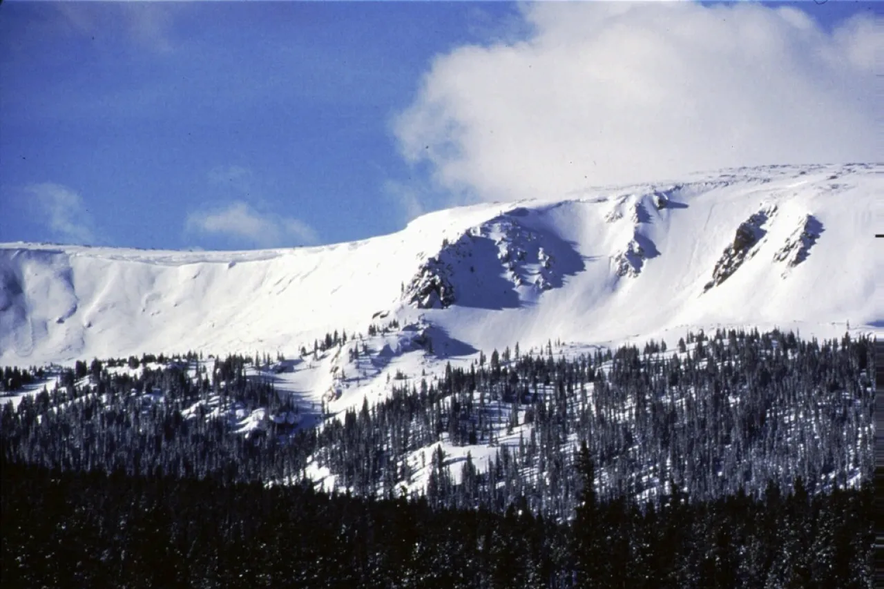 Rescatan a 174 esquiadores y snowboarders en Colorado