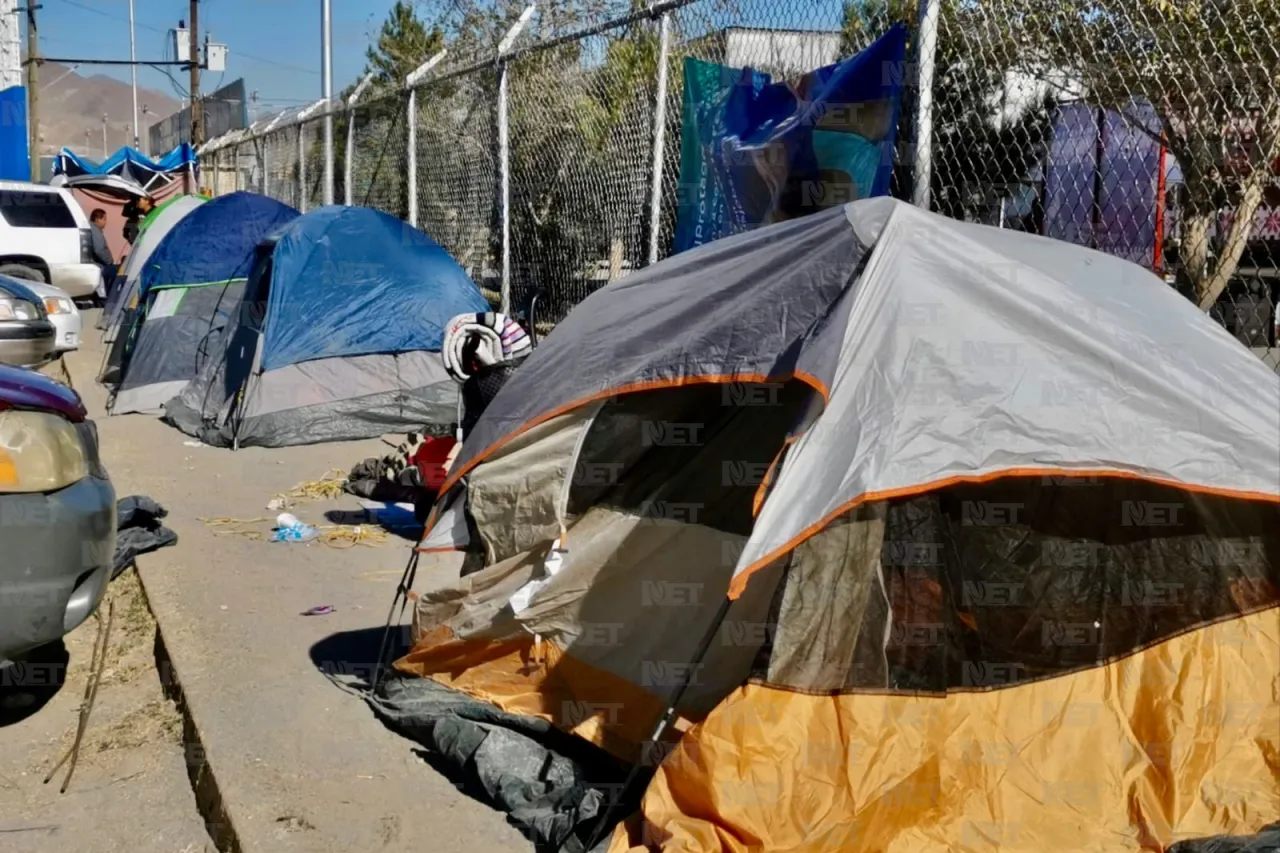 Familias acampan por una bicicleta de Santa Bombero