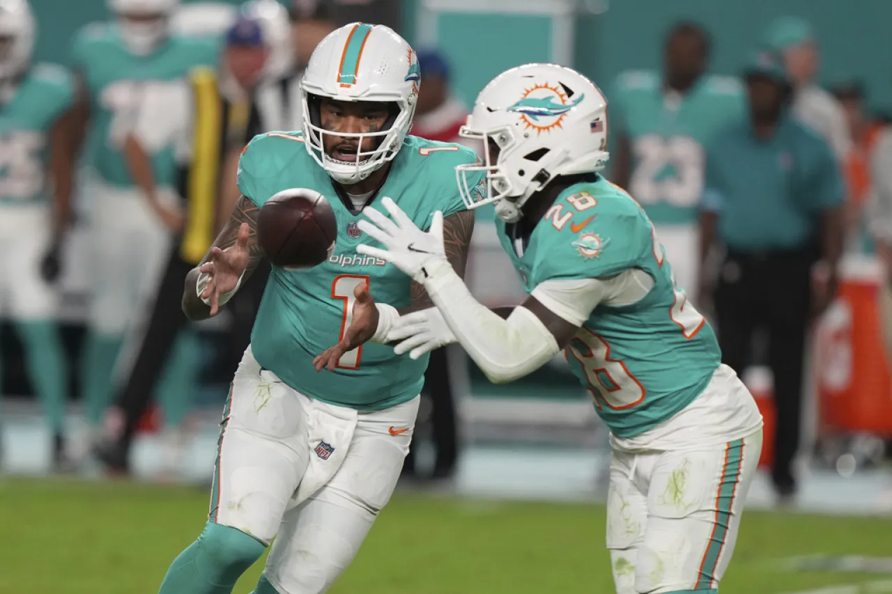 Dolphins mantienen esperanzas de playoffs con victoria sobre 49ers