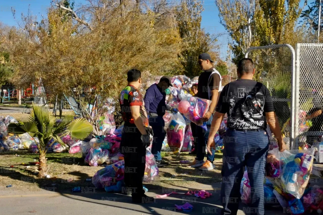 Bomberos inician descarga juguetes para entrega del Santa Bombero