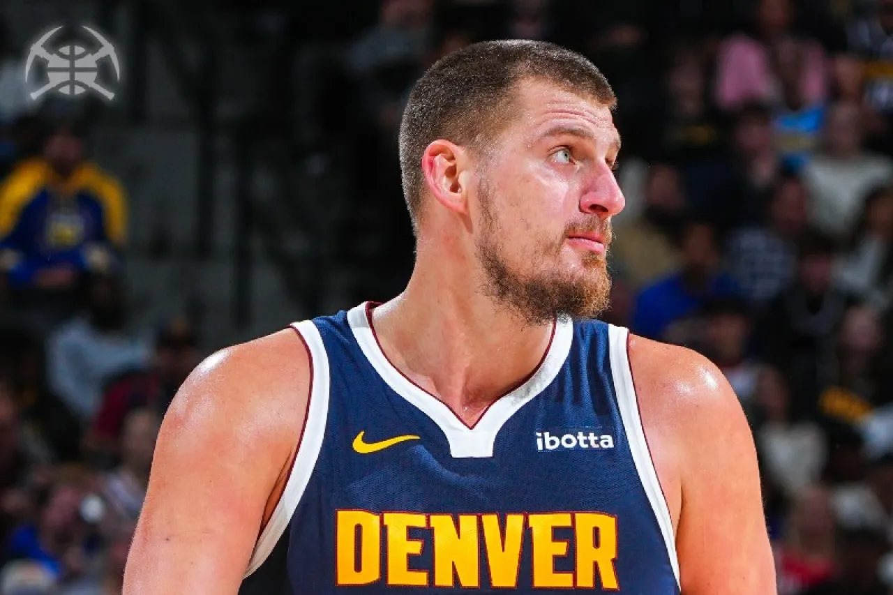 Jokic pone triple-doble y los Nuggets superan a los Pelicans