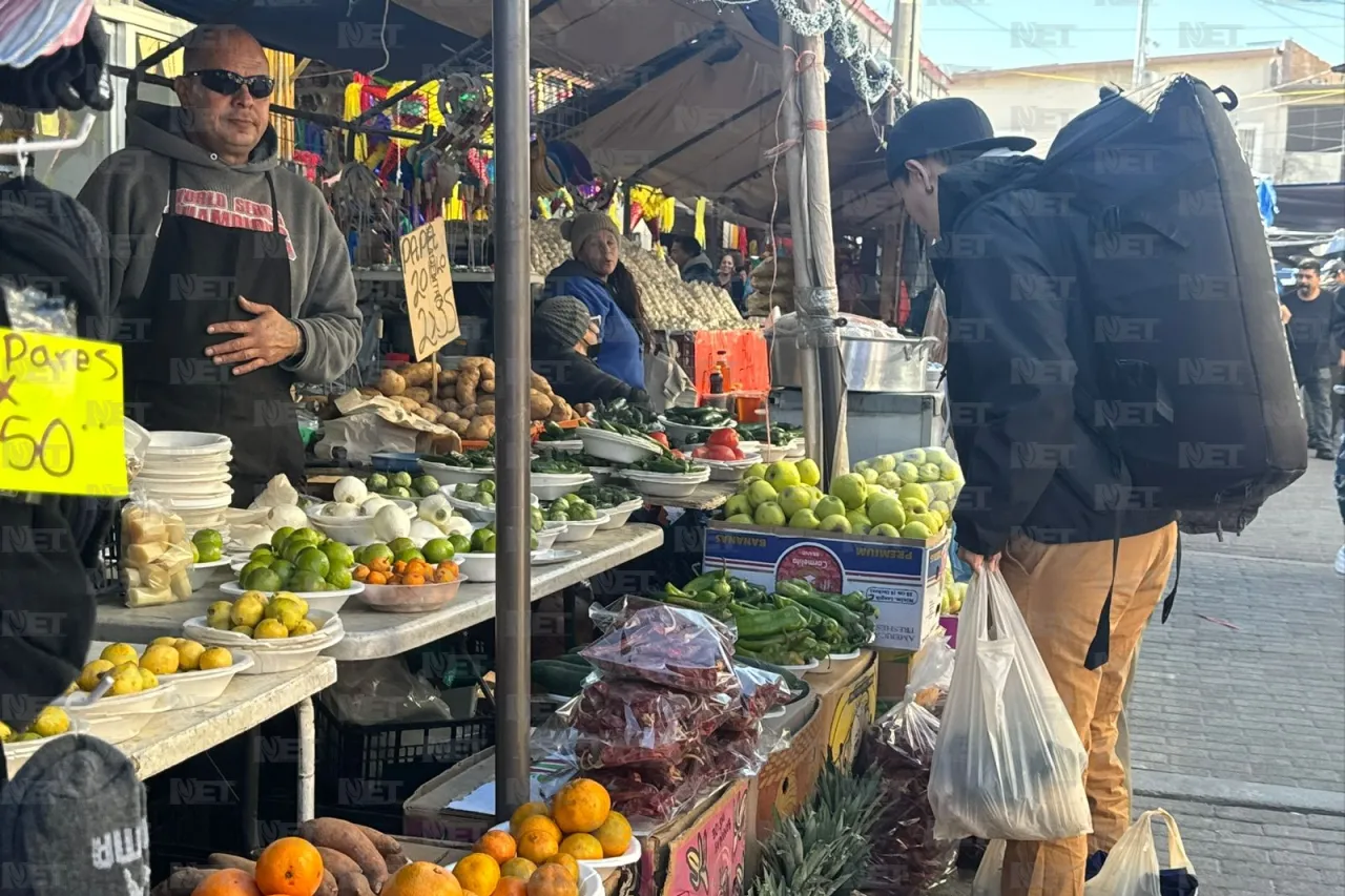 ¿Qué te falta? Juarenses hacen compras de última hora en el Centro