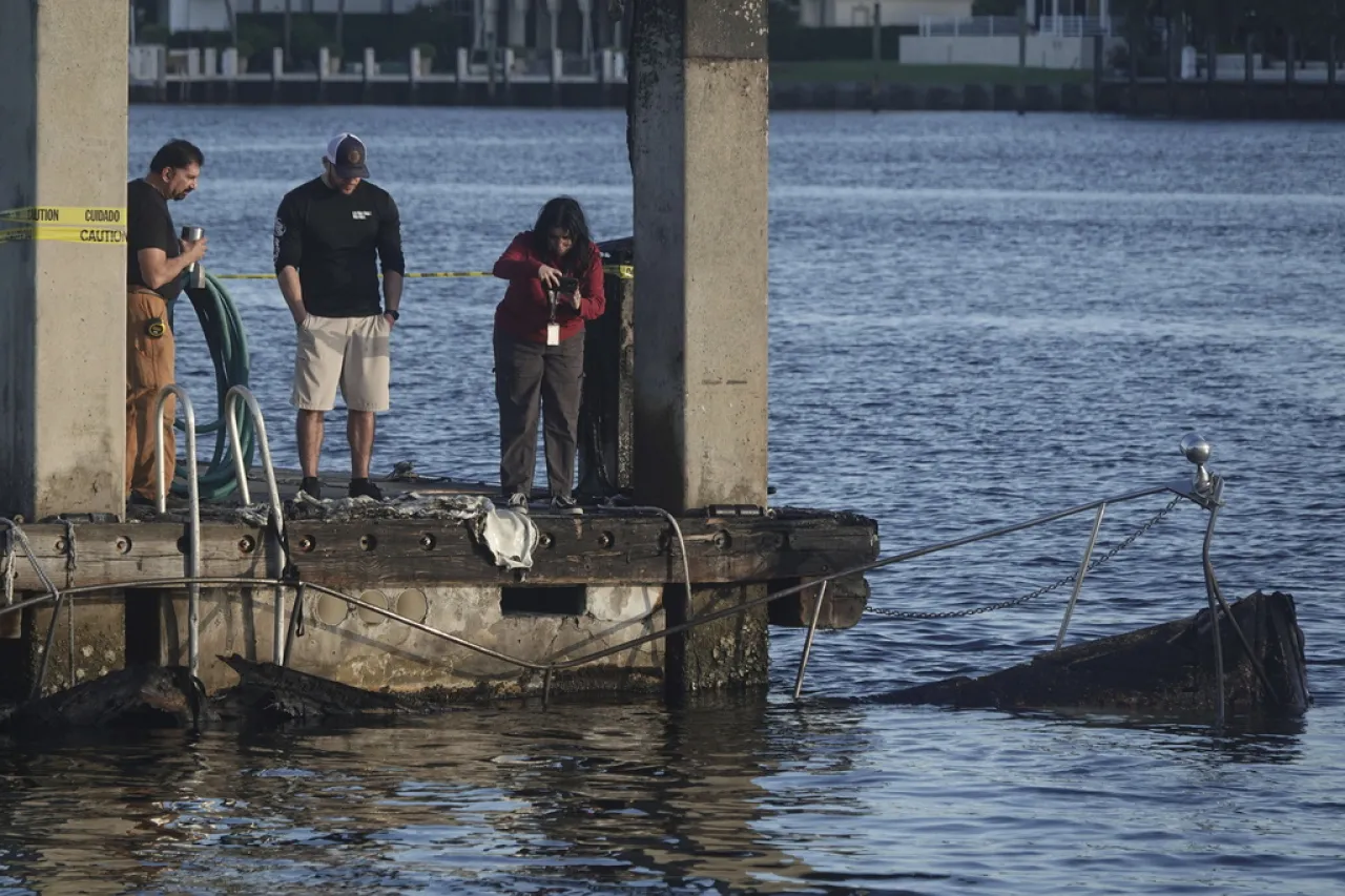 Un muerto, cinco heridos por explosión en marina del sur de Florida