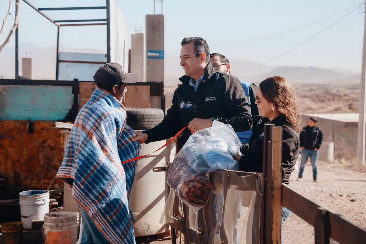 Entrega alcalde Bonilla cenas navideñas a familias de Vistas Ejidales