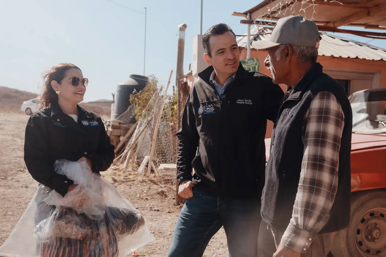 Entrega alcalde Bonilla cenas navideñas a familias de Vistas Ejidales