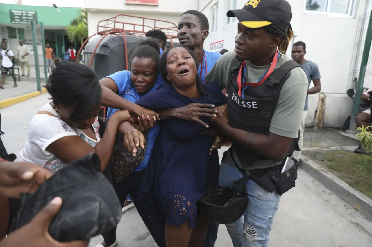 Pandillas de Haití atacan a periodistas durante reapertura de hospital