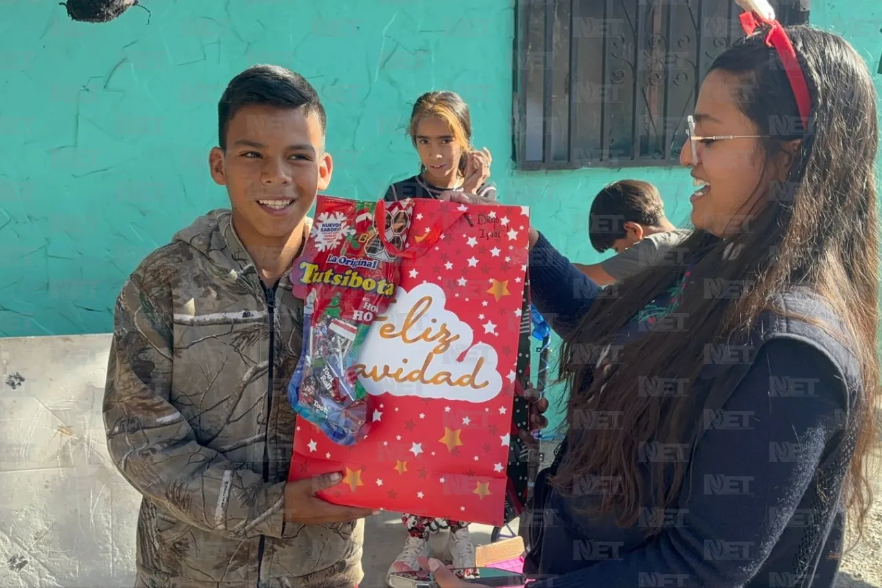 Disfrutan niños Martínez López de su deseo de Navidad Total