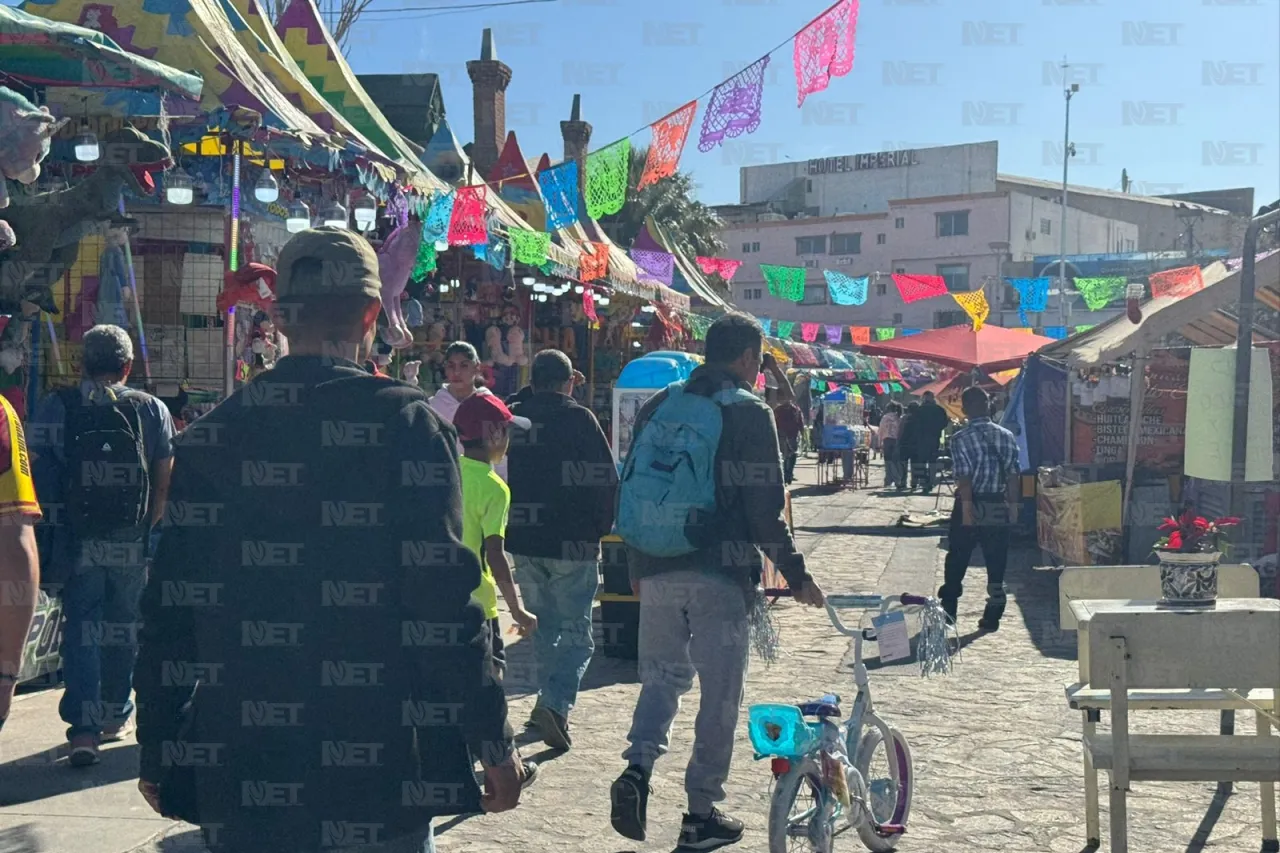 ¿Qué te falta? Juarenses hacen compras de última hora en el Centro