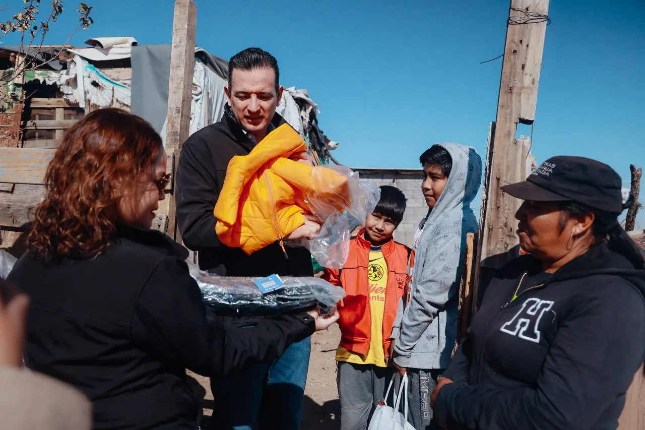 Entrega alcalde Bonilla cenas navideñas a familias de Vistas Ejidales