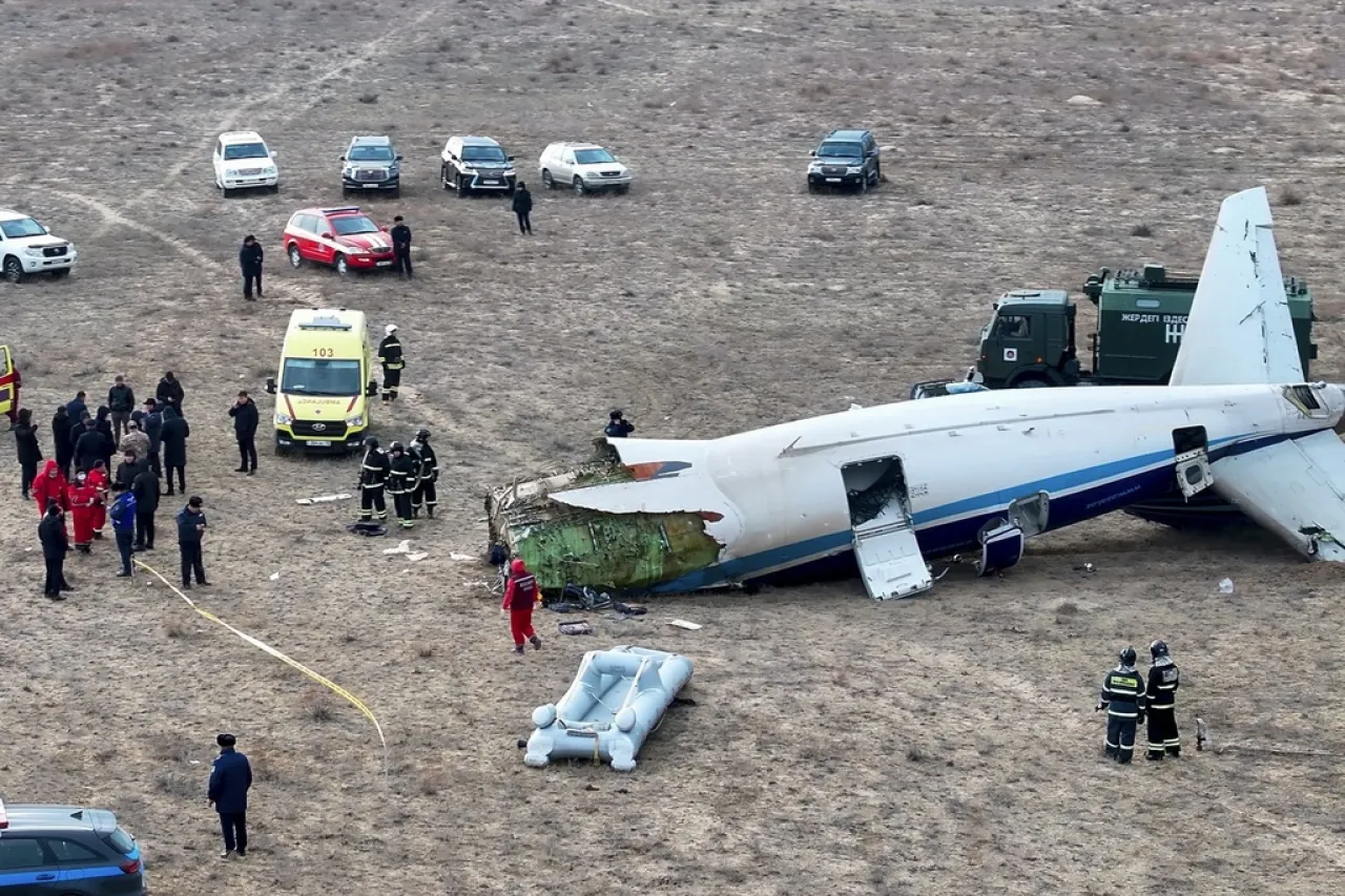 Por lo menos 38 muertos al estrellarse avión en Kazajistán