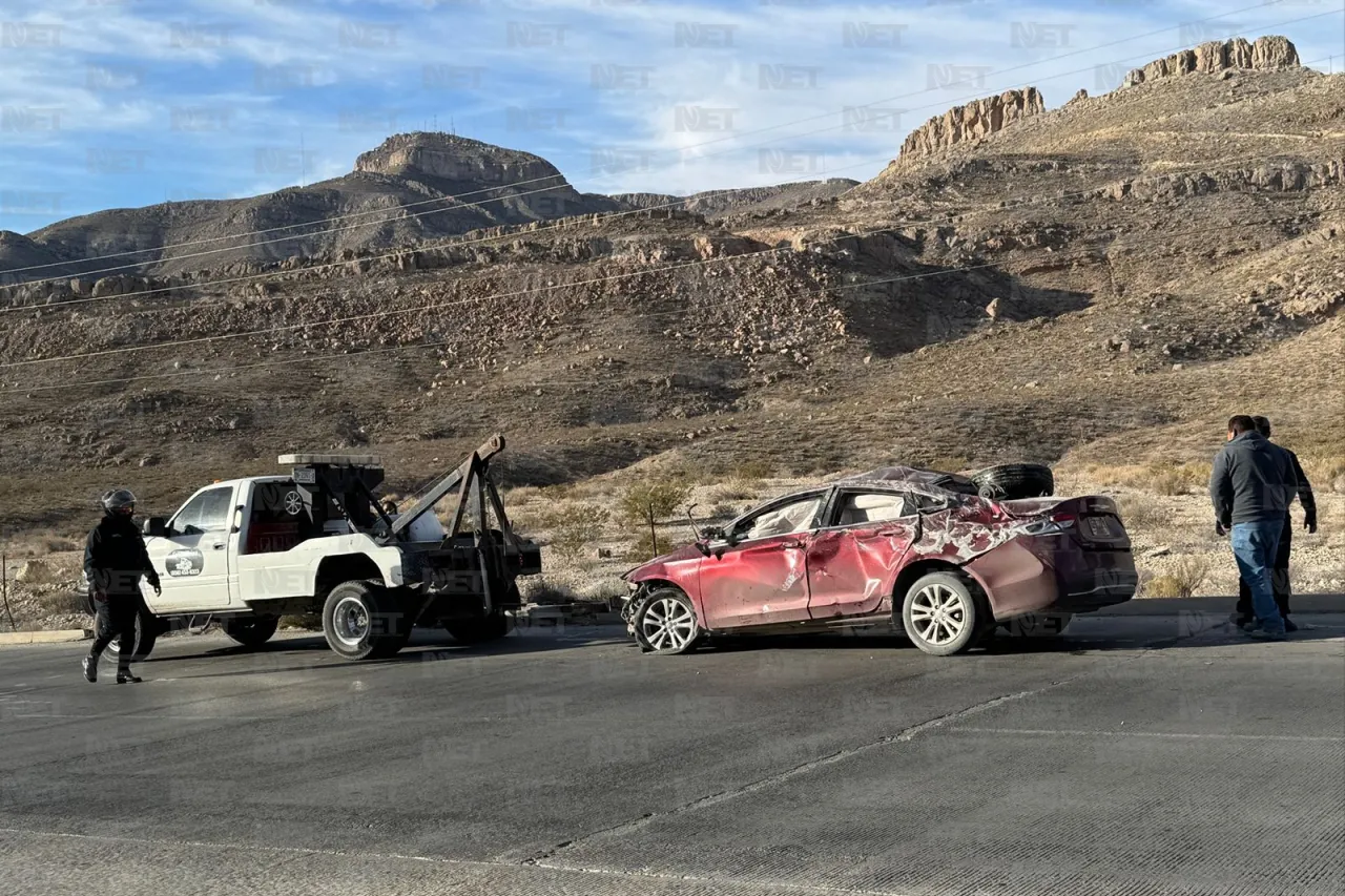 Vuelca conductora en el Camino Real por ir a exceso de velocidad