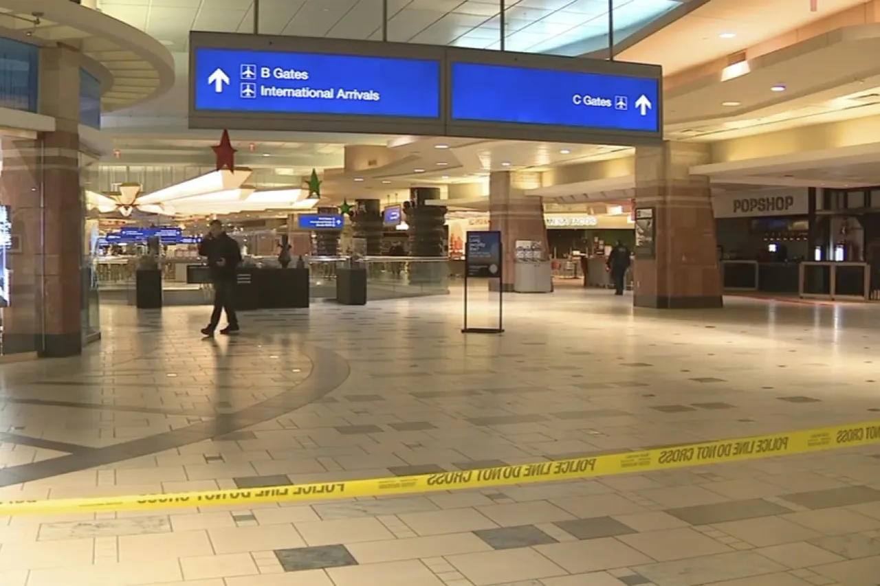 Deja 3 heridos tiroteo en aeropuerto de Phoenix