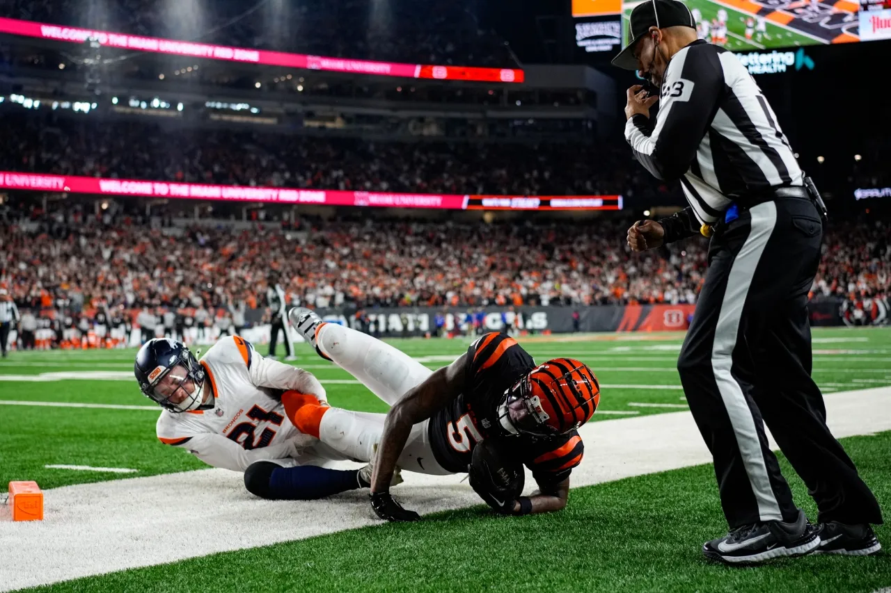 Burrow lanza pase de TD de 3 yardas en tiempo extra y Bengals vencen a Broncos